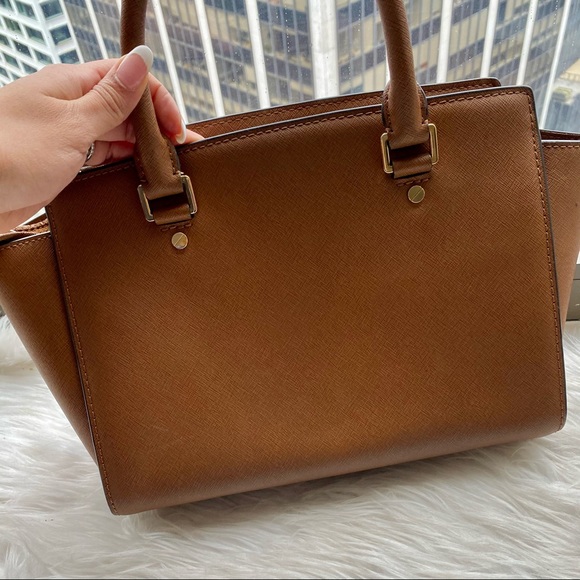 MICHAEL KORS Medium Selma Bag in Tan - Picture 4 of 13
